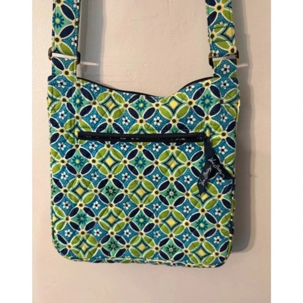 Retired Daisy Daisy Pattern Vera Bradley Crossbody Purse